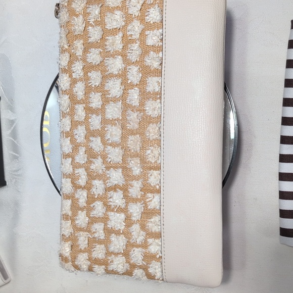 Henri Bendel Raffia Clutch/ Wristlet With Flower Pom Poms & Leather Bottom 🔥 - Picture 10 of 15